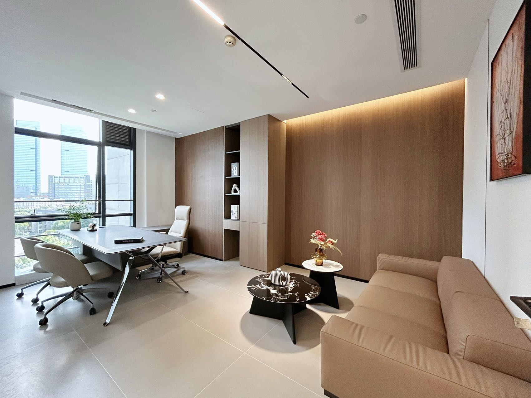 天府三街三面采光户型 5隔间25工位 带前台 动静分区 报价含物业费 高档家具配置 航兴国际办公室出租