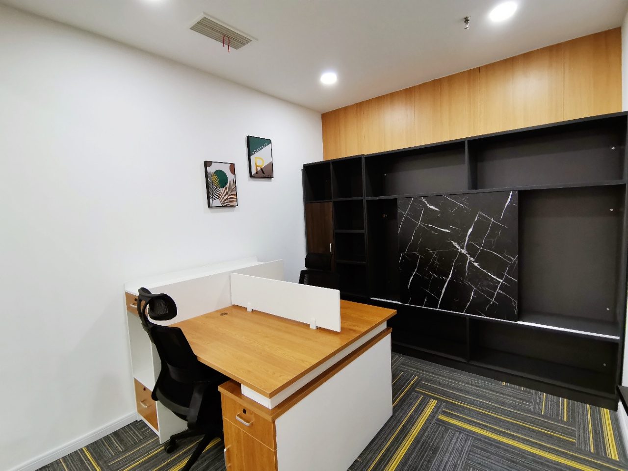 青羊区5号线青羊宫地铁口 120平小面积 3隔间18工位 上下班交通方便  户型方正 浣花香大厦办公室出租