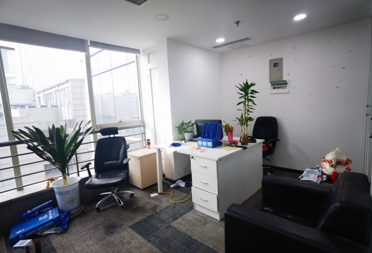 锦江区东门大桥地铁口东方广场精装100平办公室 户型方正 采光优秀