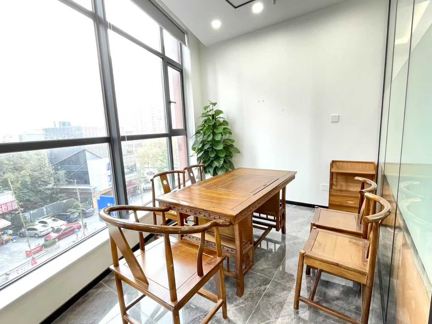 2号线洪河地铁几百米 低区户型不拥堵 275平 4隔间28工位 户型方正 拎包入住 云图大厦办公室出租