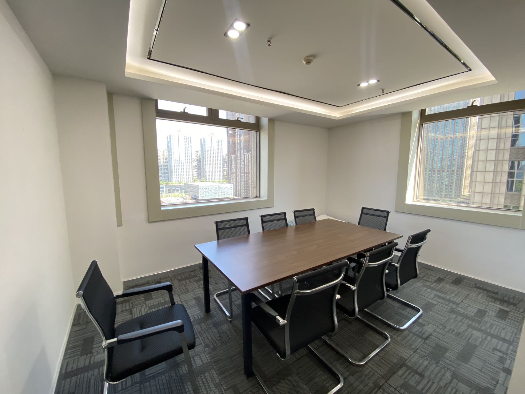 世纪城地铁400米 户型方正 187平方 3隔间15工位 双面采光 带家具 首东置业办公室出租