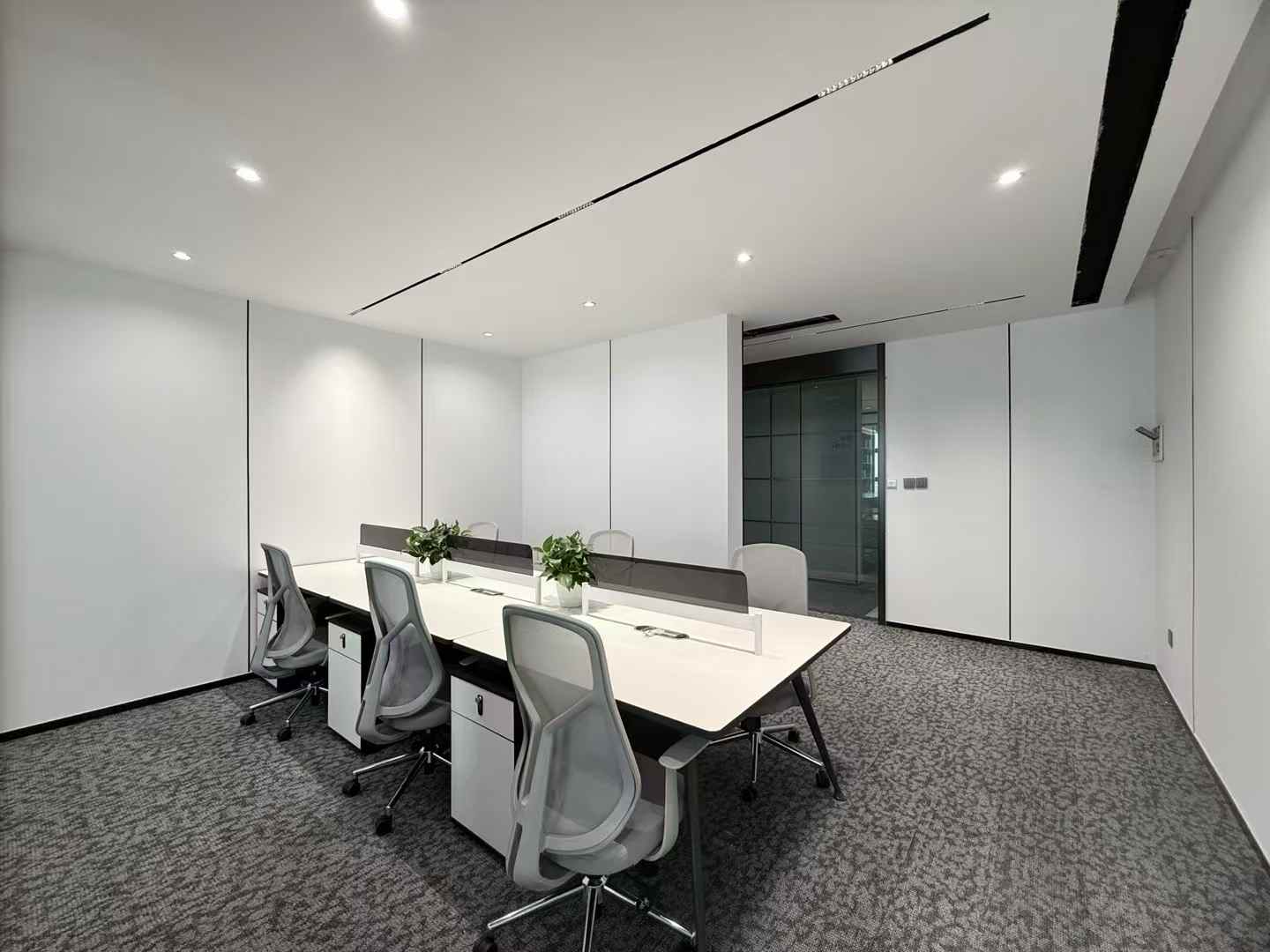 孵化园/金融城稀缺创业办事处小面积 按套出租 2隔间6工位 24小时空调 户型方正 中航国际交流中心办公室出租