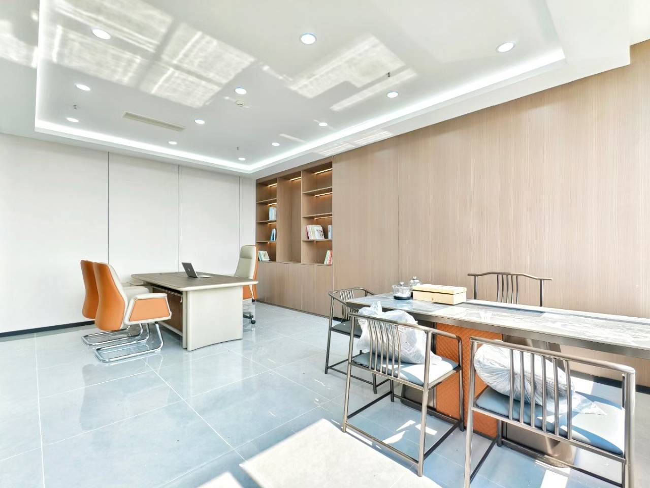 环球中心西区朝外看桂溪公园 240平 5隔间18工位 采光视野巴适 含物业费 环球中心办公室出租