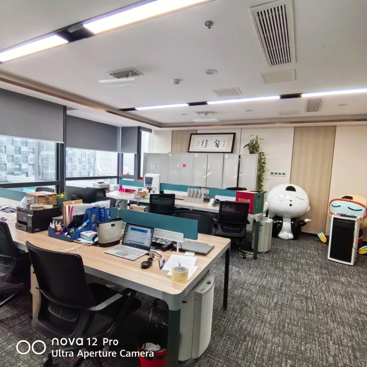 1号线高新地铁五六百米 甲级写字楼 187平方 3隔间16工位 双面采光 户型方正 价格可谈 茂业中心C座办公室出租