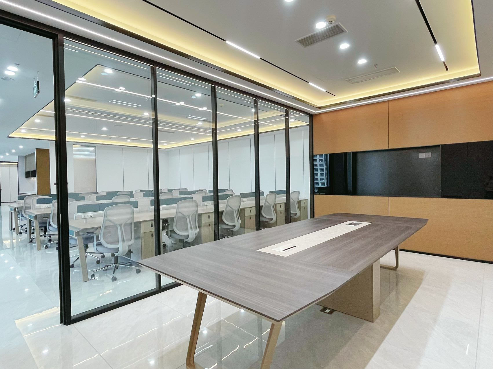 金融城甲级楼盘大面积 按套出租 8隔间1会议室42工位 电梯口户型 中航国际广场办公室出租