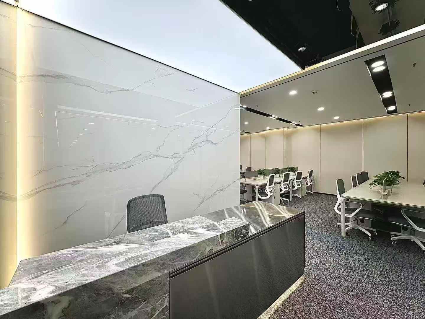 高新区天府三街地铁口 24小时空调楼盘 3隔间36工位 精装带家具 报价含物费 新希望国际办公室出租