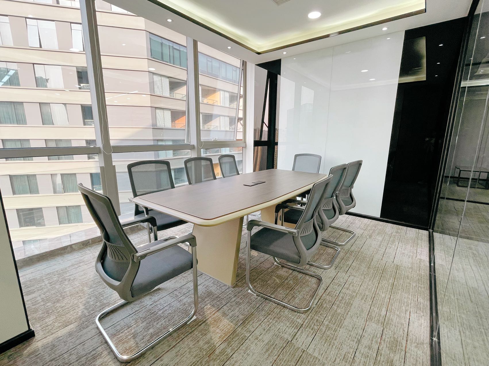 金融城优质电梯口小面积 按套出租 3隔间12工位带前台 含物业费 24小时空调 誉峰国际办公室出租