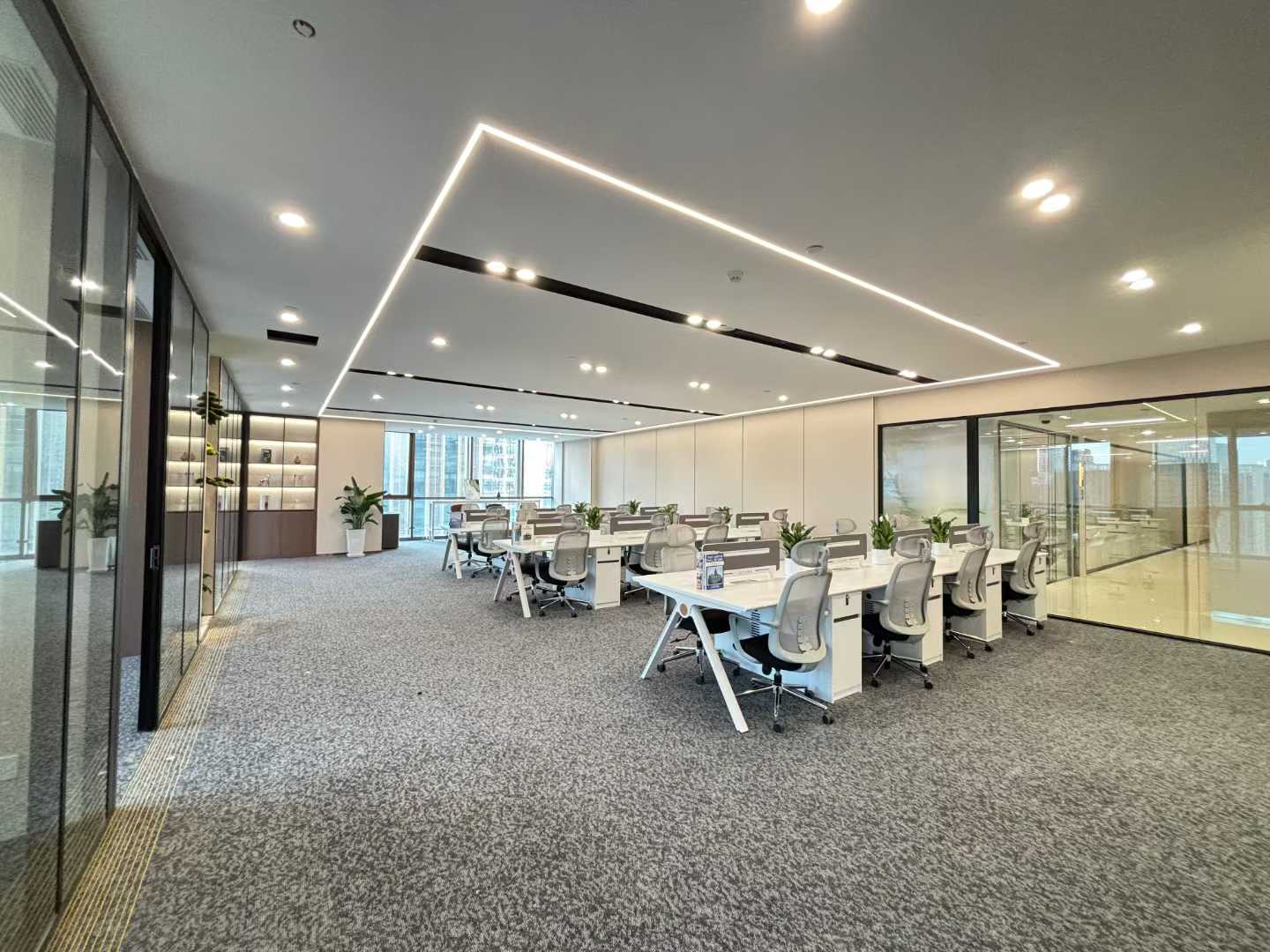 世纪城地铁口甲级楼宇 418平方 5隔间43工位 带大老板间 视野非常安逸 电梯口 东方希望天祥办公室出租