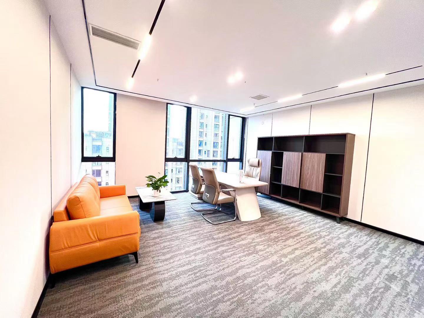 高新区核心cbd甲写楼盘 服务面积367平 4隔间28工位 东南朝向 精装带家具 阳光金融中心办公室出租