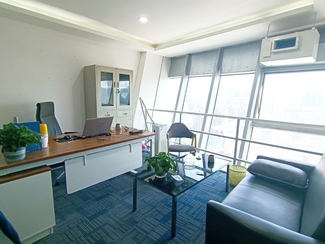 高新区新世纪环球中心100平精装小面积办公室 交通便利 位置优越  含物业