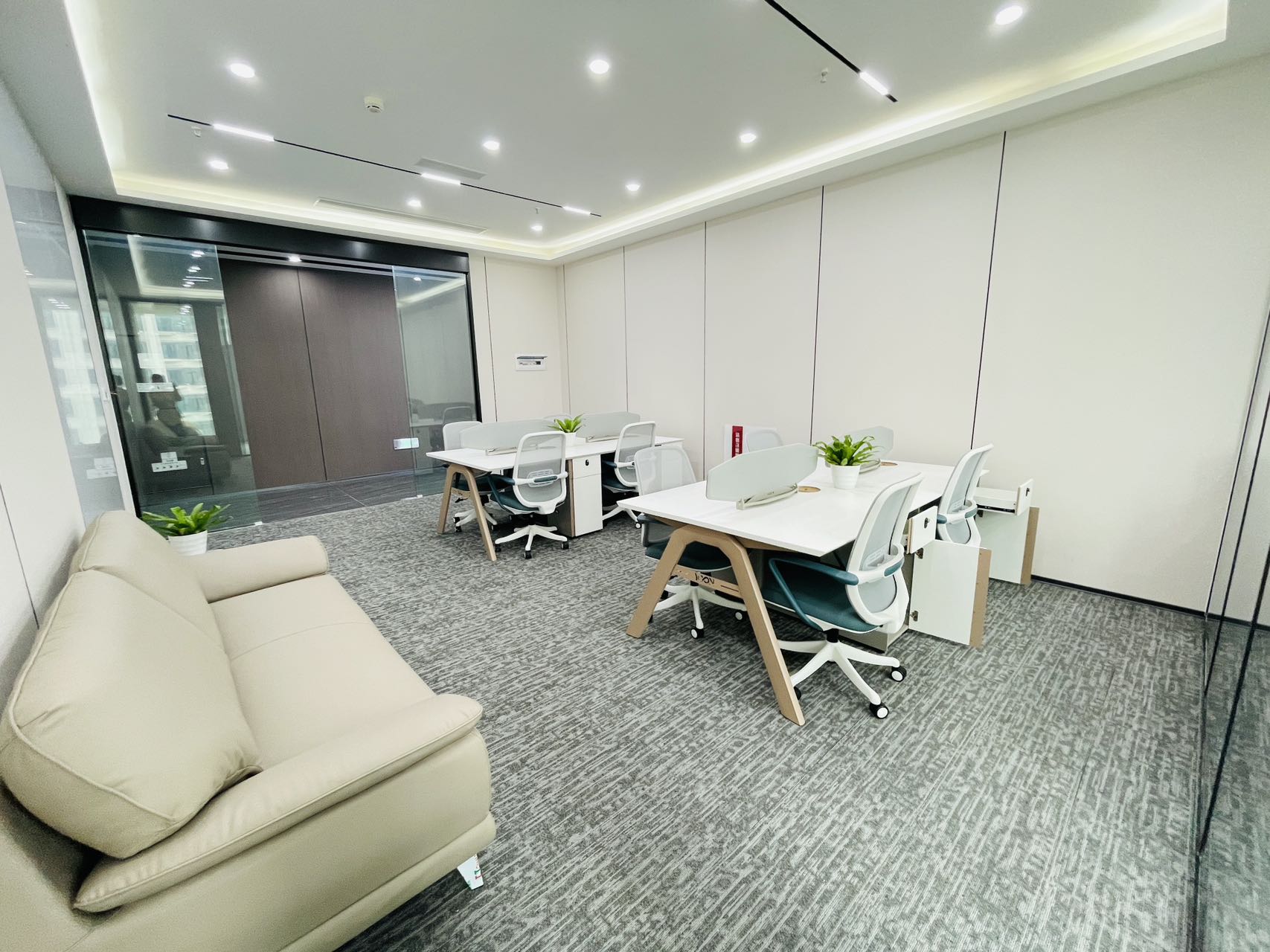 新川版块新楼盘新装修 86平方 1隔间12工位 经典小户型 装修巴适 家具齐全 柚呈科创中心办公室出租