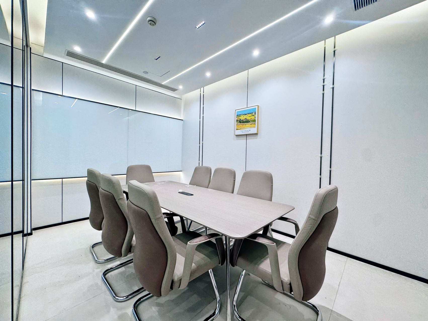 金融城24小时空调楼盘 按套出租 4隔间12工位 朝南 精装带家具 布鲁明顿办公室出租