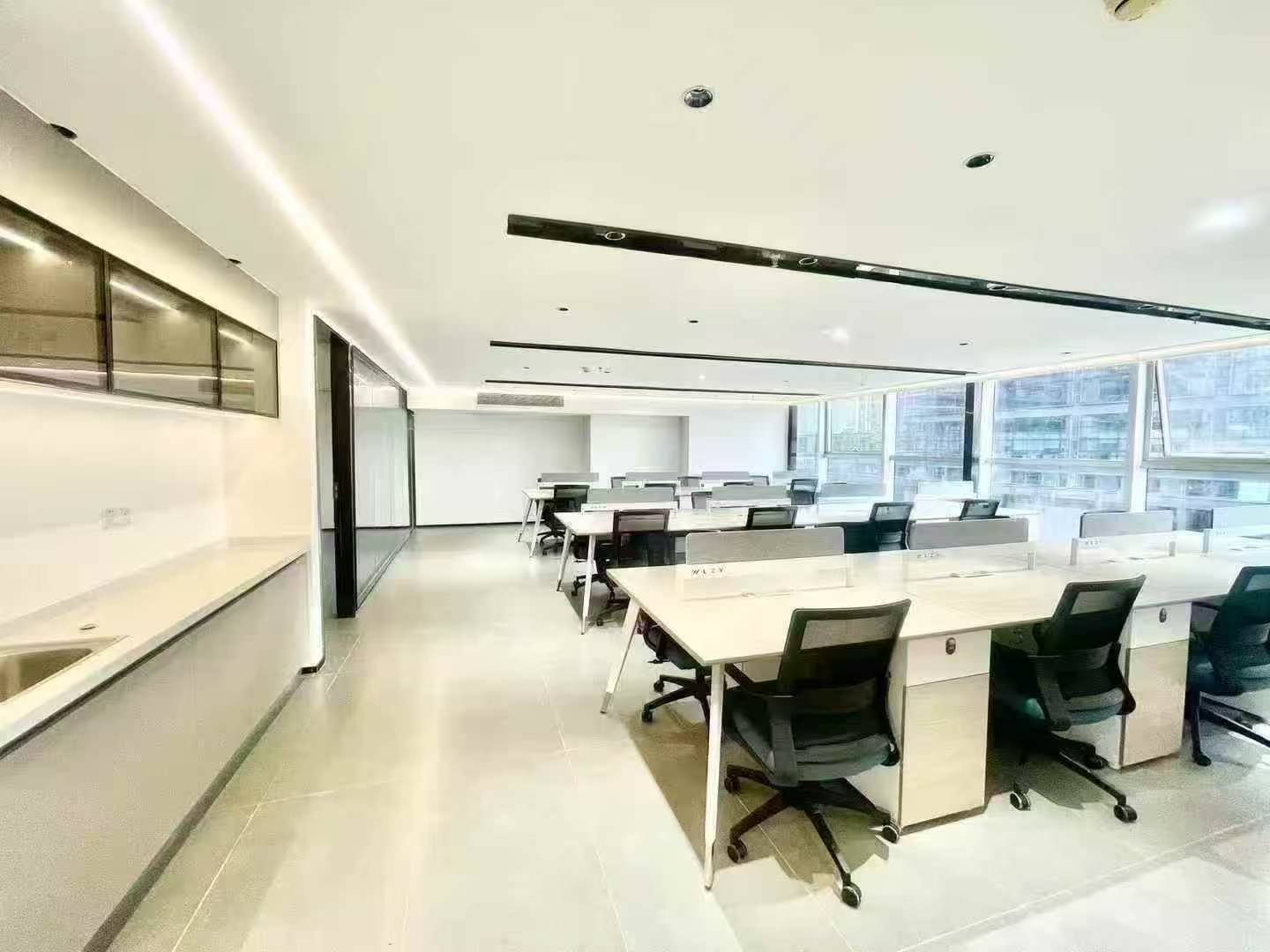 天府三街地铁300米 产权280平的跃层户型 6-8隔间60-70工位 实得500+平 性价比高 福年广场办公室出租
