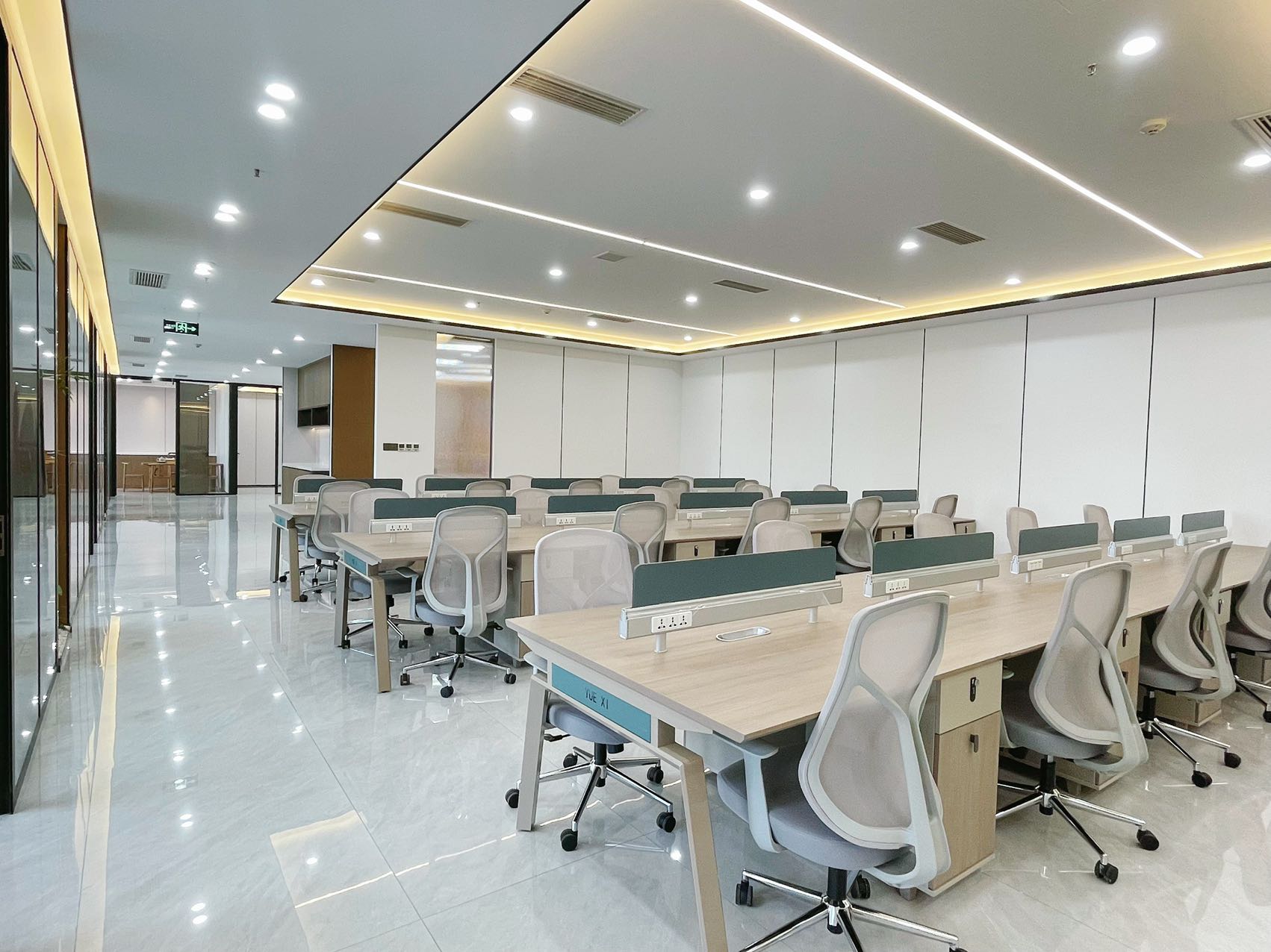 金融城甲级楼盘大面积 按套出租 8隔间1会议室42工位 电梯口户型 中航国际广场办公室出租