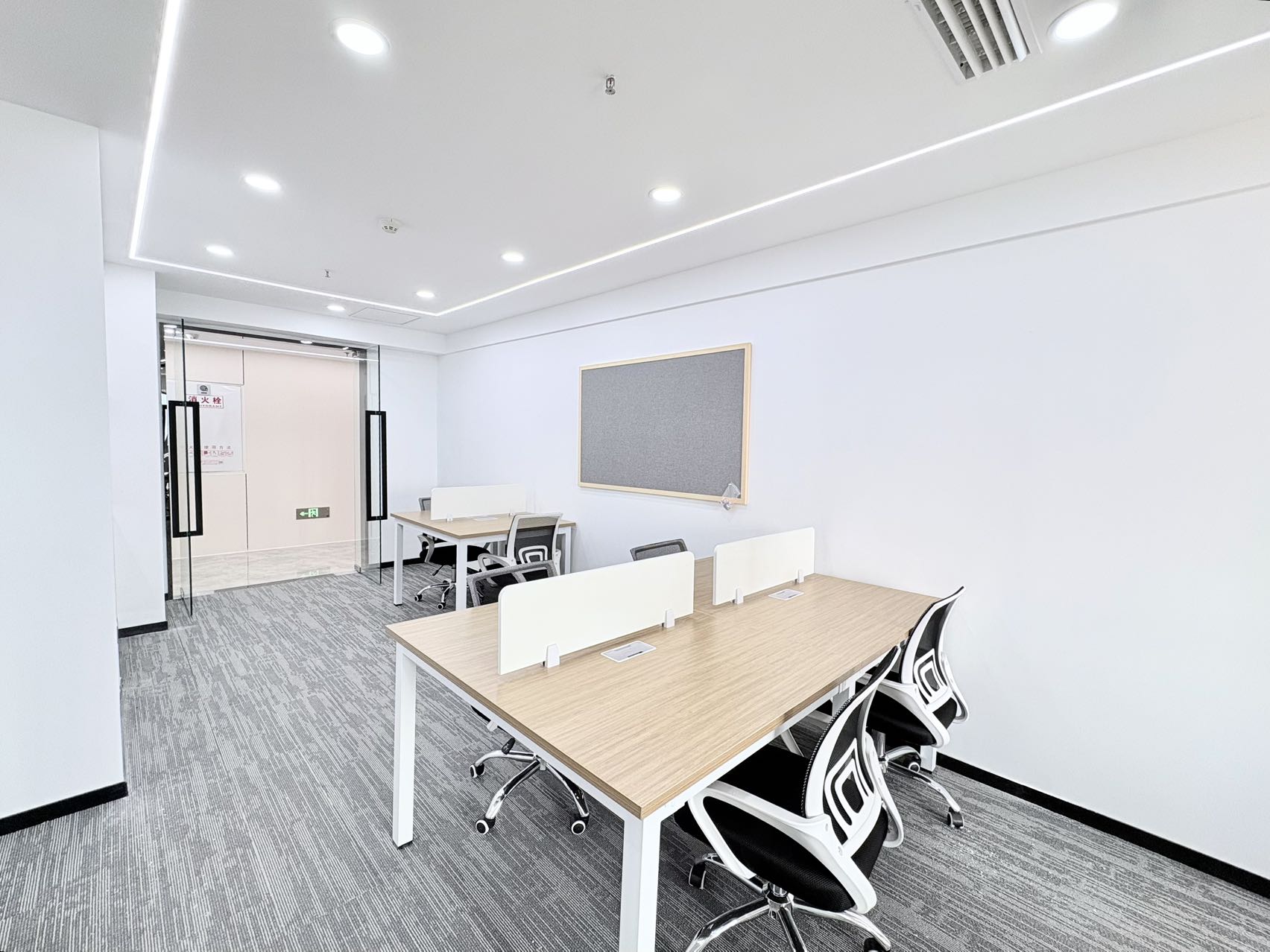 金牛区5/7号线交汇-北站西二路地铁口 创业小面积 96平 2隔间8工位 拎包入住 迈里中心办公室出租