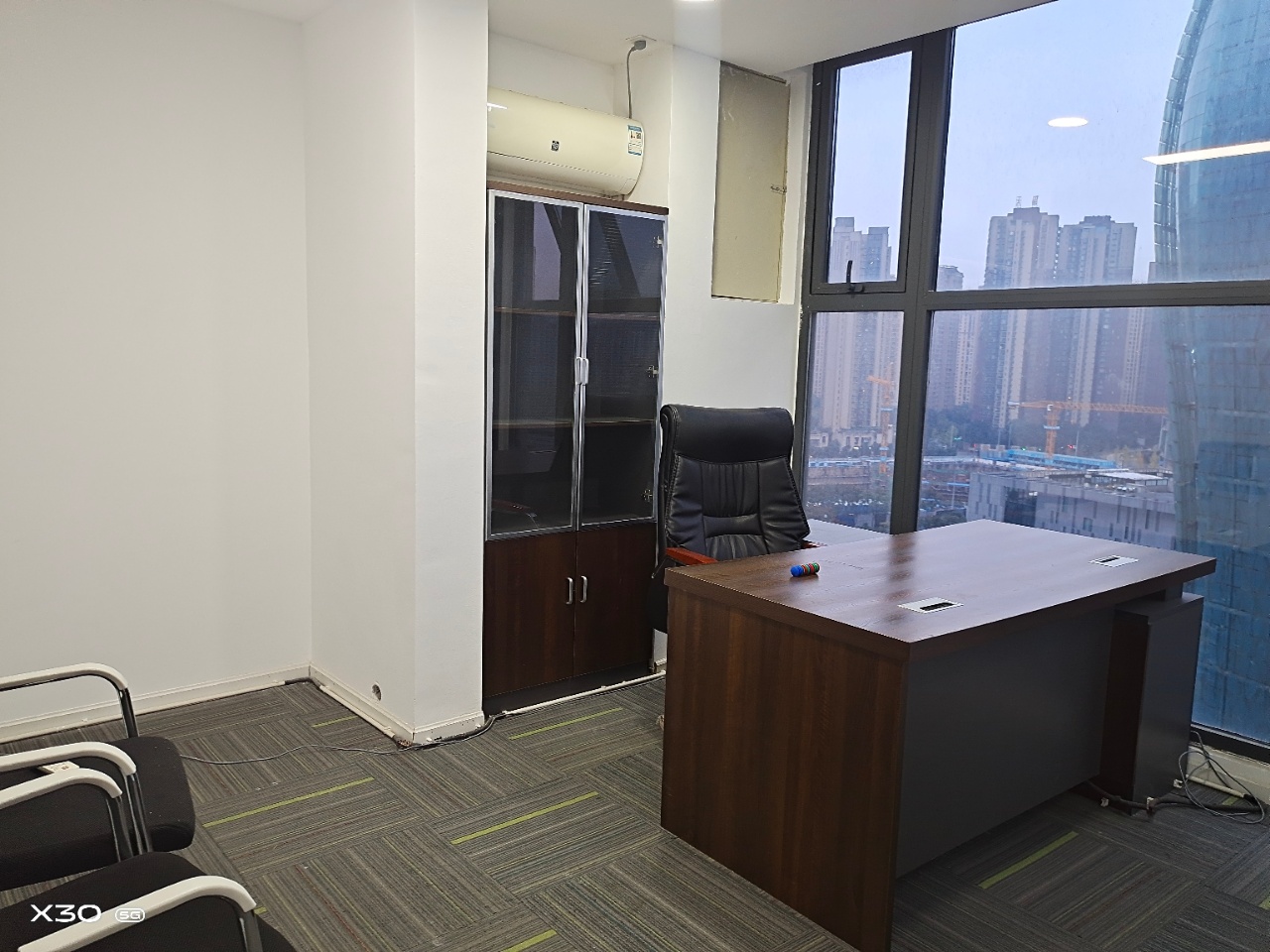 送车位 锦江区东大街泰合财富中心精装办公室125平带家具