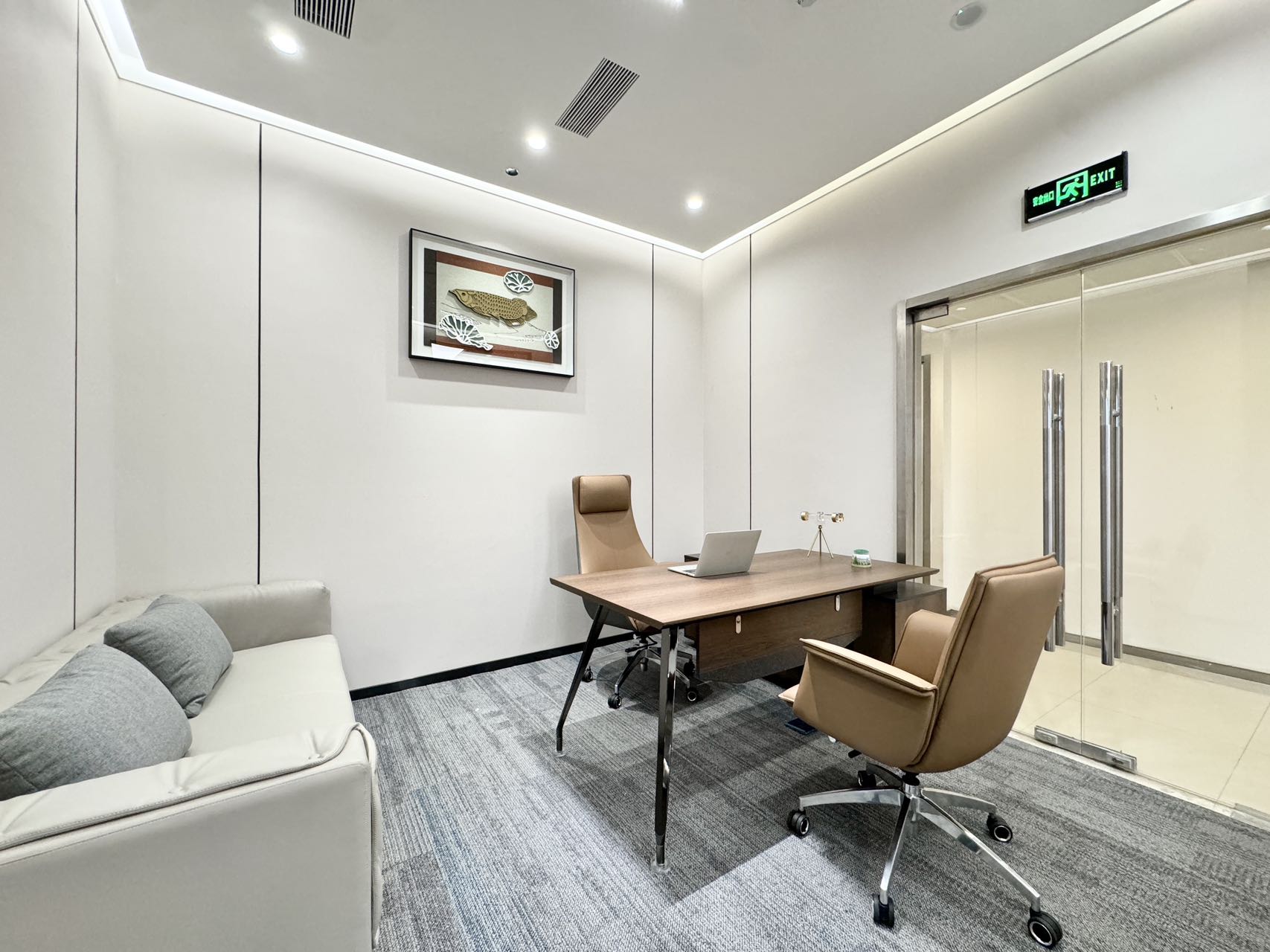 世纪城地铁口甲级楼宇 4隔间20工位 正对电梯口 商务办公接待都可以 东方希望天祥办公室出租