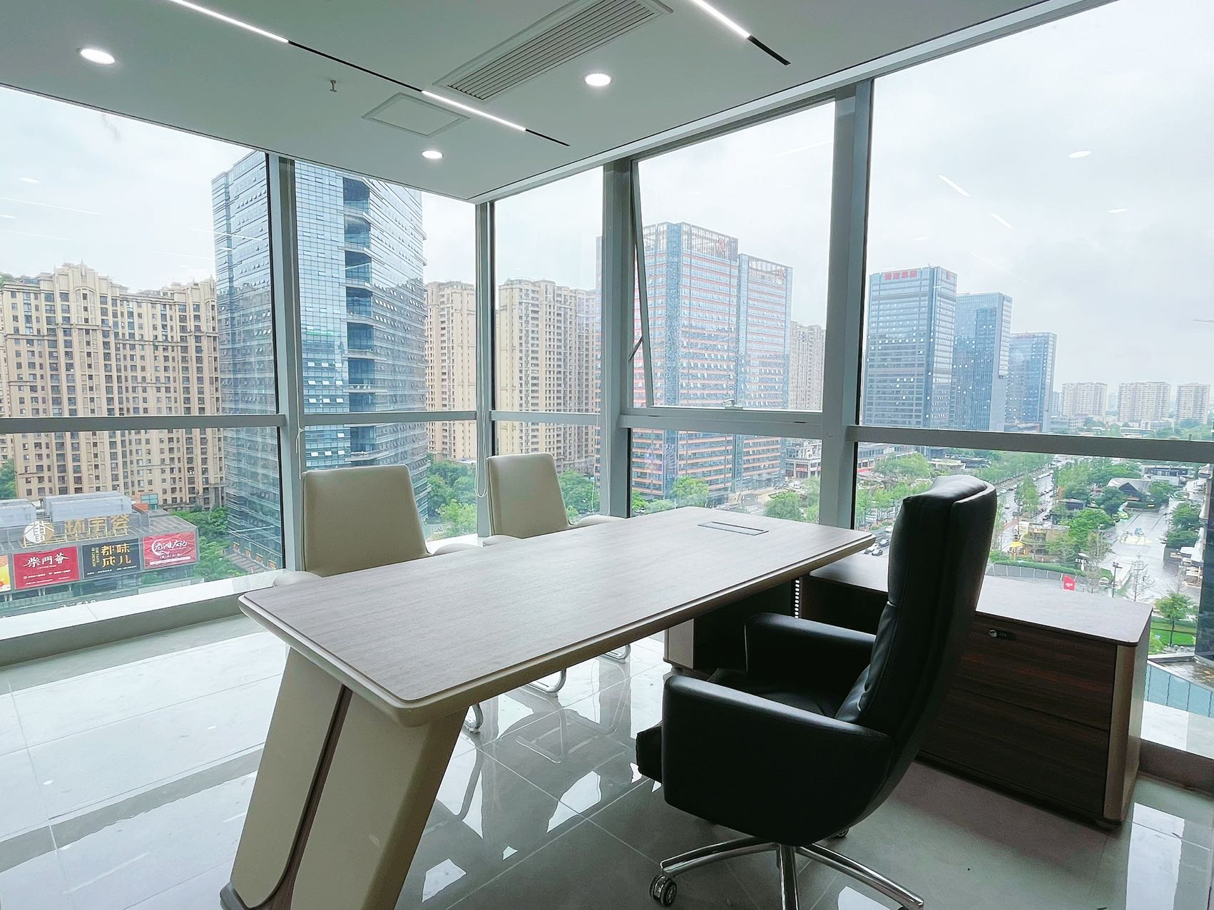 金融城悠方购物中心上方 285平 5隔间22工位 双面采光24小时空调 随开随关 誉峰国际M3办公室出租