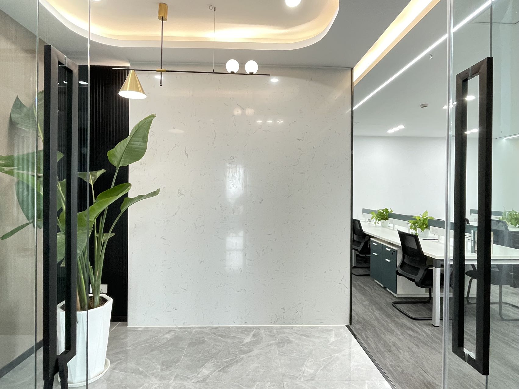 锦江区2号线洪河地铁两三百米 118平稀缺小面积 2隔间12工位 视野巴适 老板间大 绿地468锦峰办公室出租