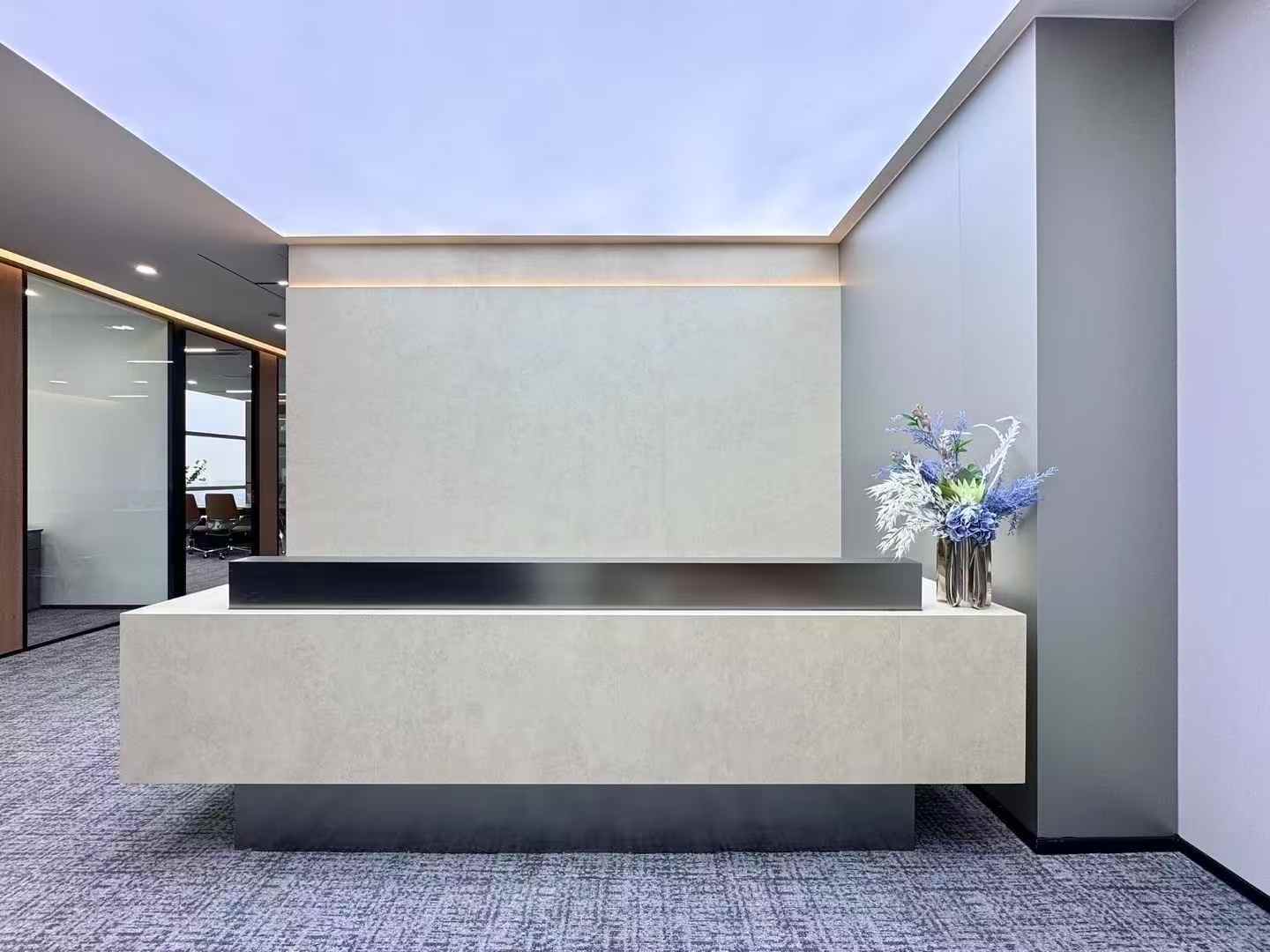 5号线花牌坊地铁口 精装双面采光 290平 4隔间28工位 品质装修 价格含物业含家具 新时金泰大厦办公室出租