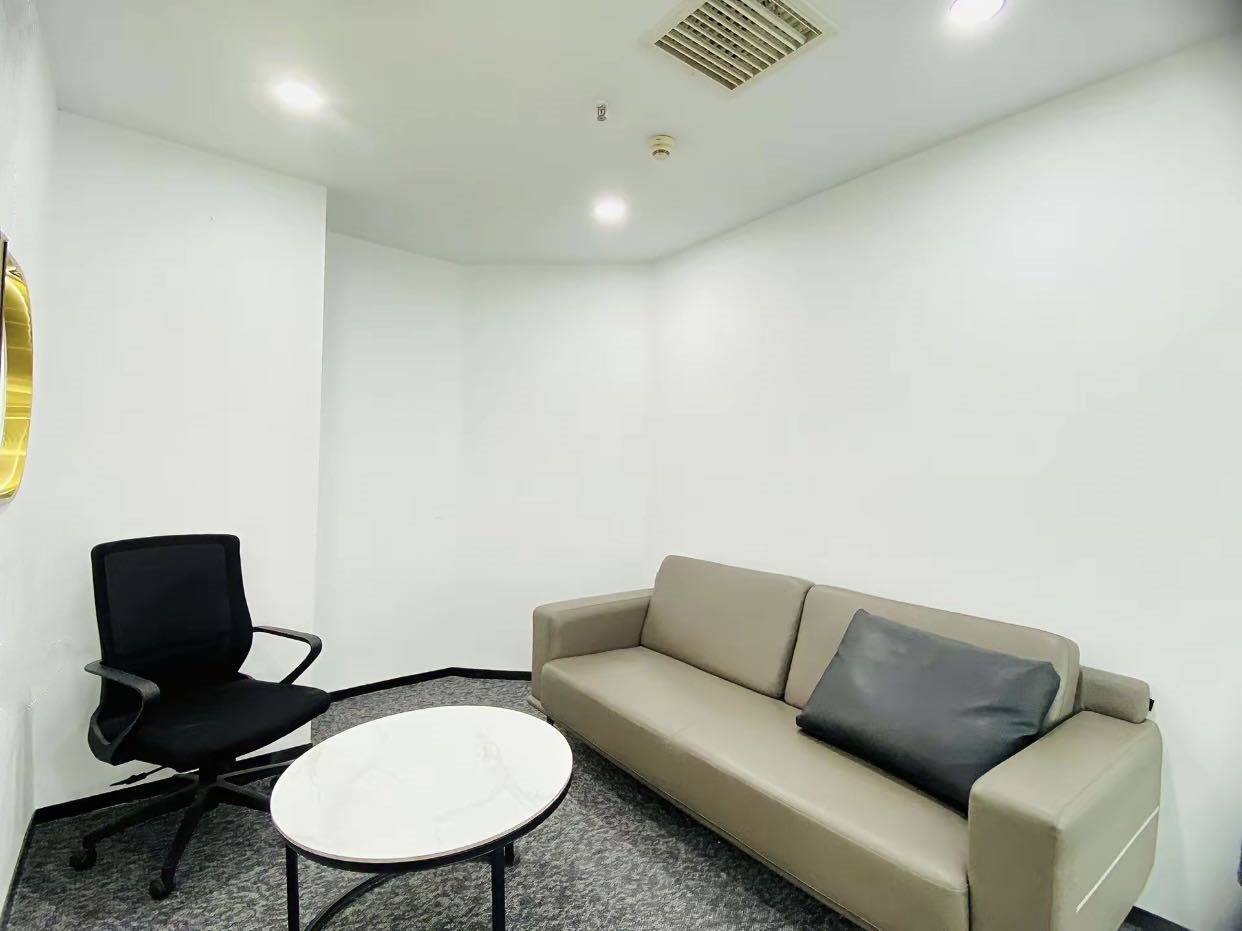 春熙路甲写楼盘 224平方 4隔间40个1米工位 精装带家具 朝东正对大熊猫 时代广场办公室出租