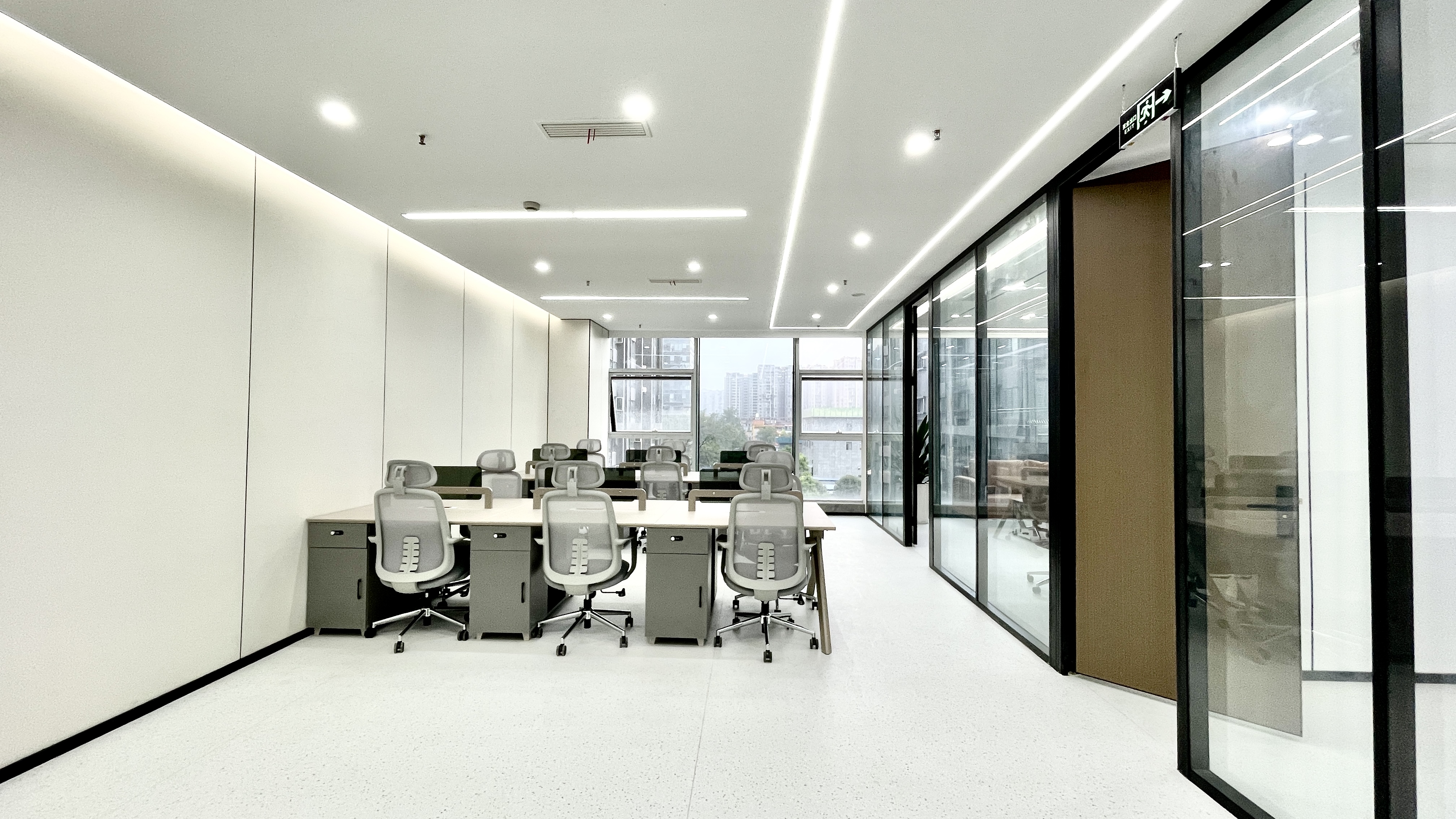 金融城园区办公 193.8平 3隔间18工位 24小时空调 整层打造 落地窗 精装带家具 天府新谷办公室出租