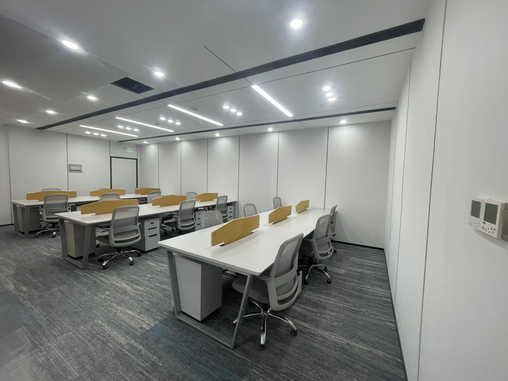 世纪城好房推荐 167平方 3隔间18工位 升级装修 户型方正 首东置业办公室出租