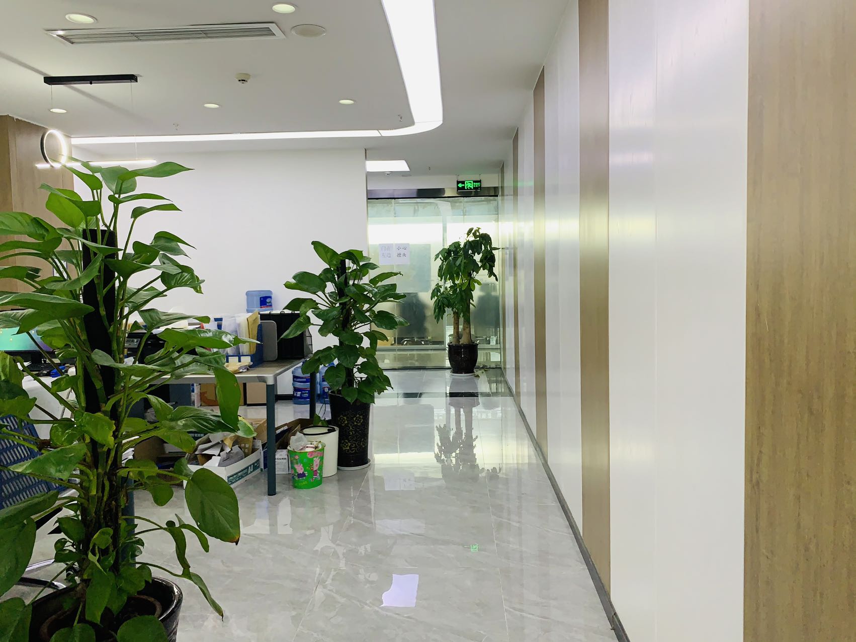 环球中心地铁口创业优质小面积 1隔间8工位 按套含物业费出租 带阳台 环球中心办公室出租