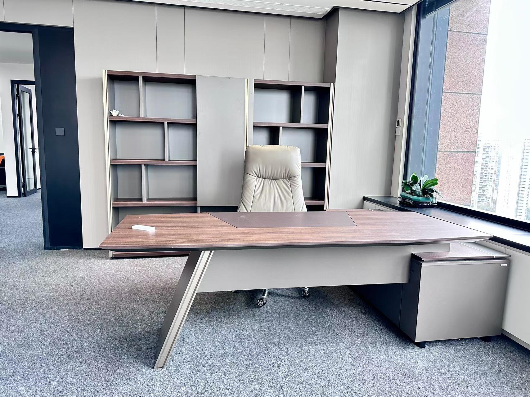 金融城地铁口超甲 看双塔 业主直租 396平方 5隔间24工位+洽谈区 电梯口带家具 华商金融中心办公室出租