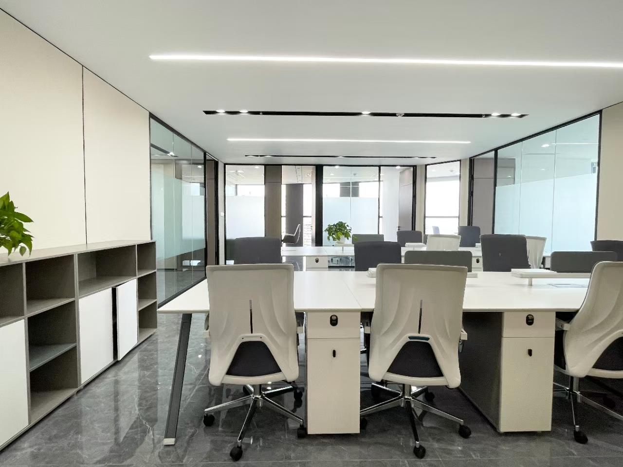 天府新区1号线广福地铁口 服务面积250平 4隔间16工位 精装带家具 全地砖 美凯龙大厦办公室出租|天府新区写字楼|天府新区办公室|租小团
