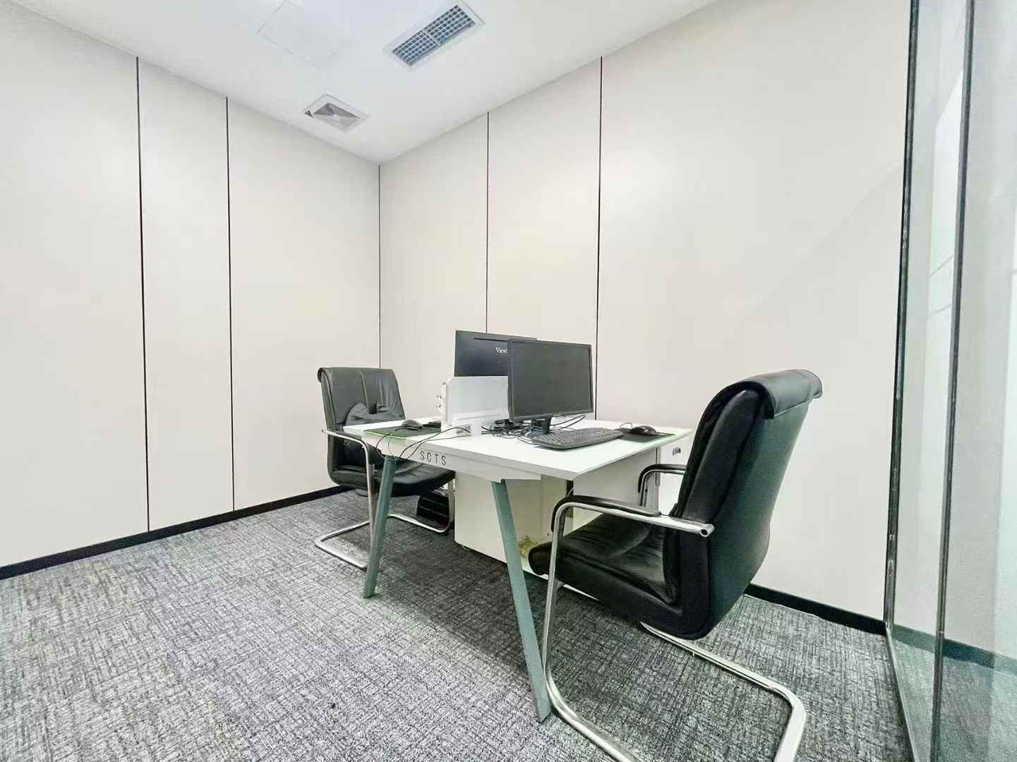 环球中心南区朝外精装4隔间16工位 三个大隔间 电梯厅旁边 采光视野安逸 大气老板间 环球中心办公室出租