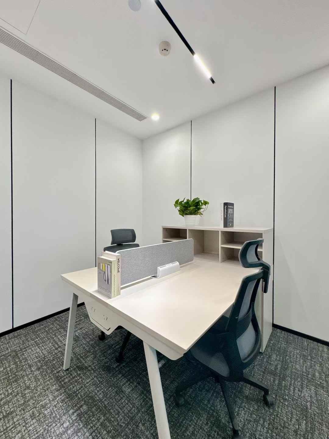 世纪城精装优质户型 天府二街 4隔间14-18工位 中区视野无遮挡 装修巴适 蜀都中心二期办公室出租