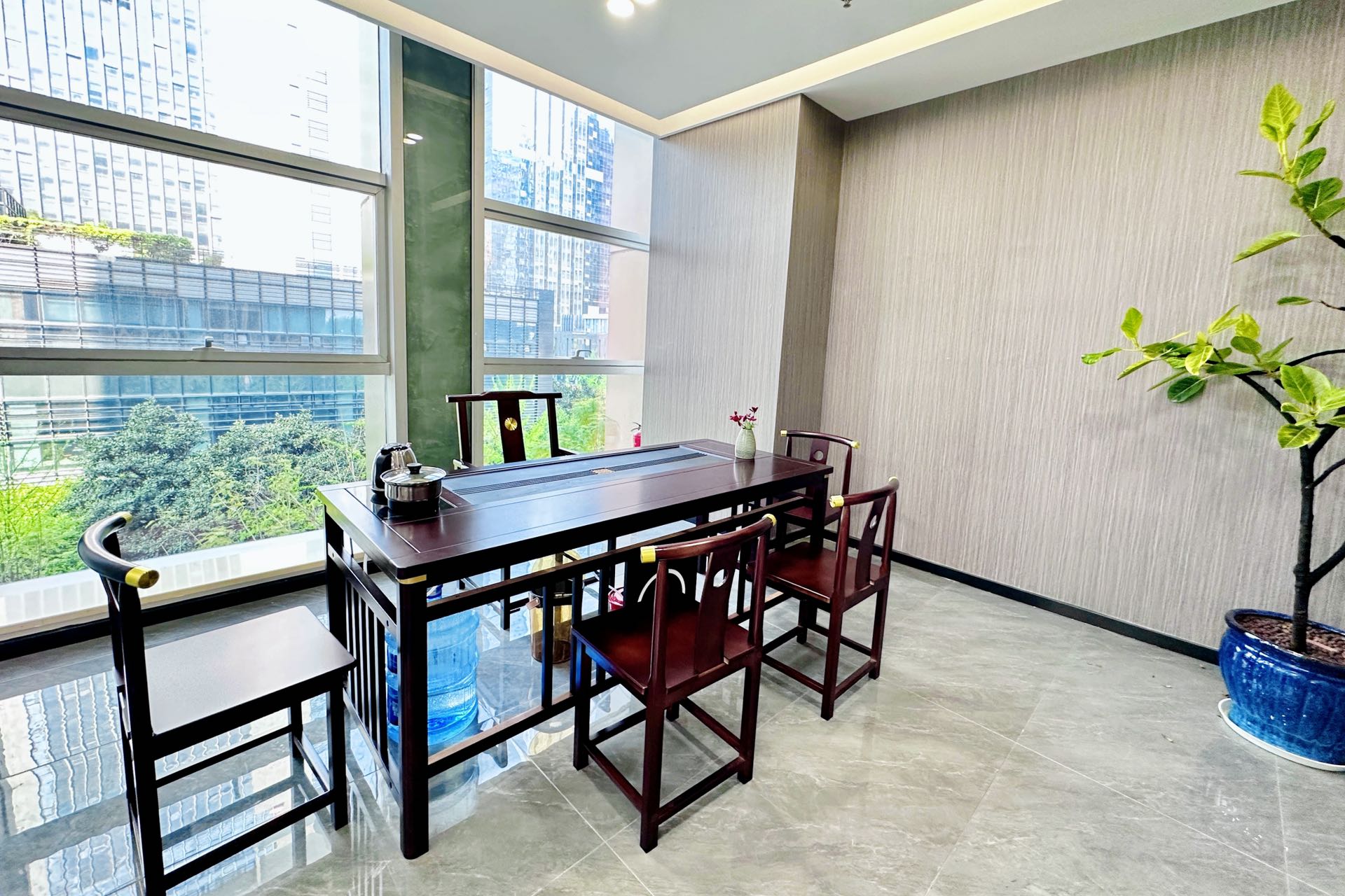 高新天府三街超甲楼宇 202平产权面积 5隔间18工位 户型方正 低区电梯口 无加时费 节能大厦办公室出租