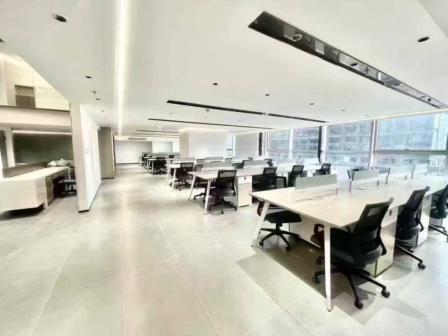 天府三街地铁300米 产权280平的跃层户型 6-8隔间60-70工位 实得500+平 性价比高 福年广场办公室出租