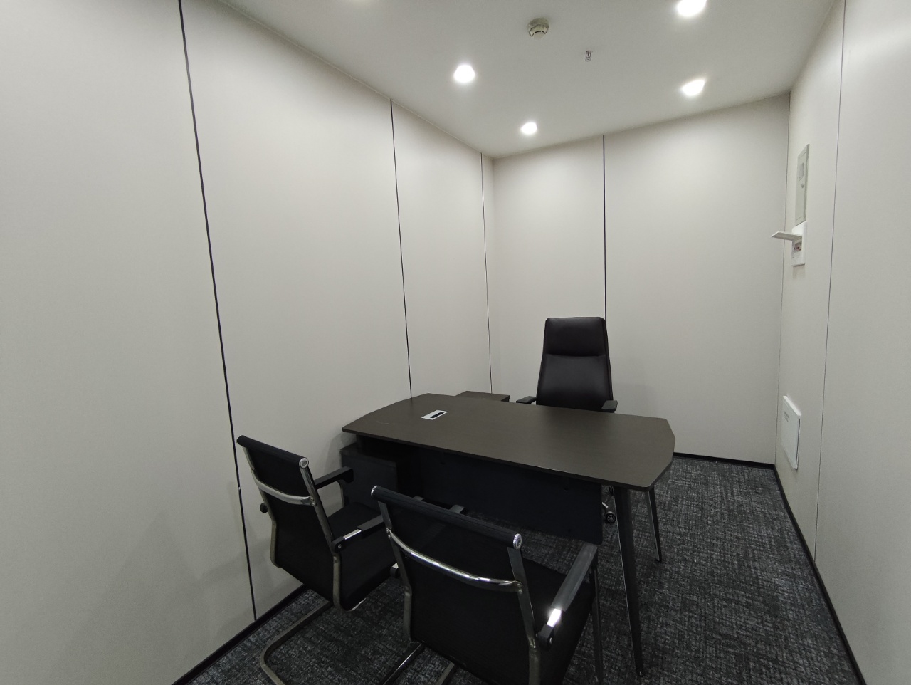 成华区杉板桥版块 146平方3 隔间12工位 正对电梯口 近地铁 紧邻东郊记忆 多弗国际办公室出租