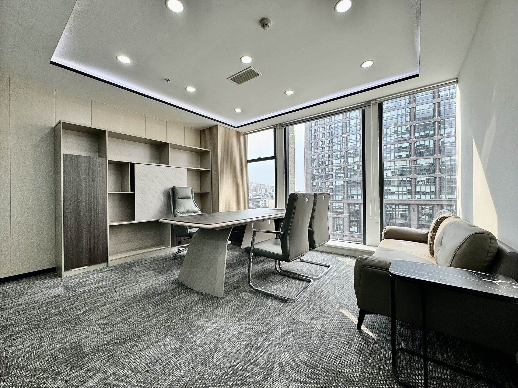 武侯区桐梓林地铁口 409平大面积 7隔间40工位带前台和接待区 户型方正 大老板间 新希望大厦办公室出租