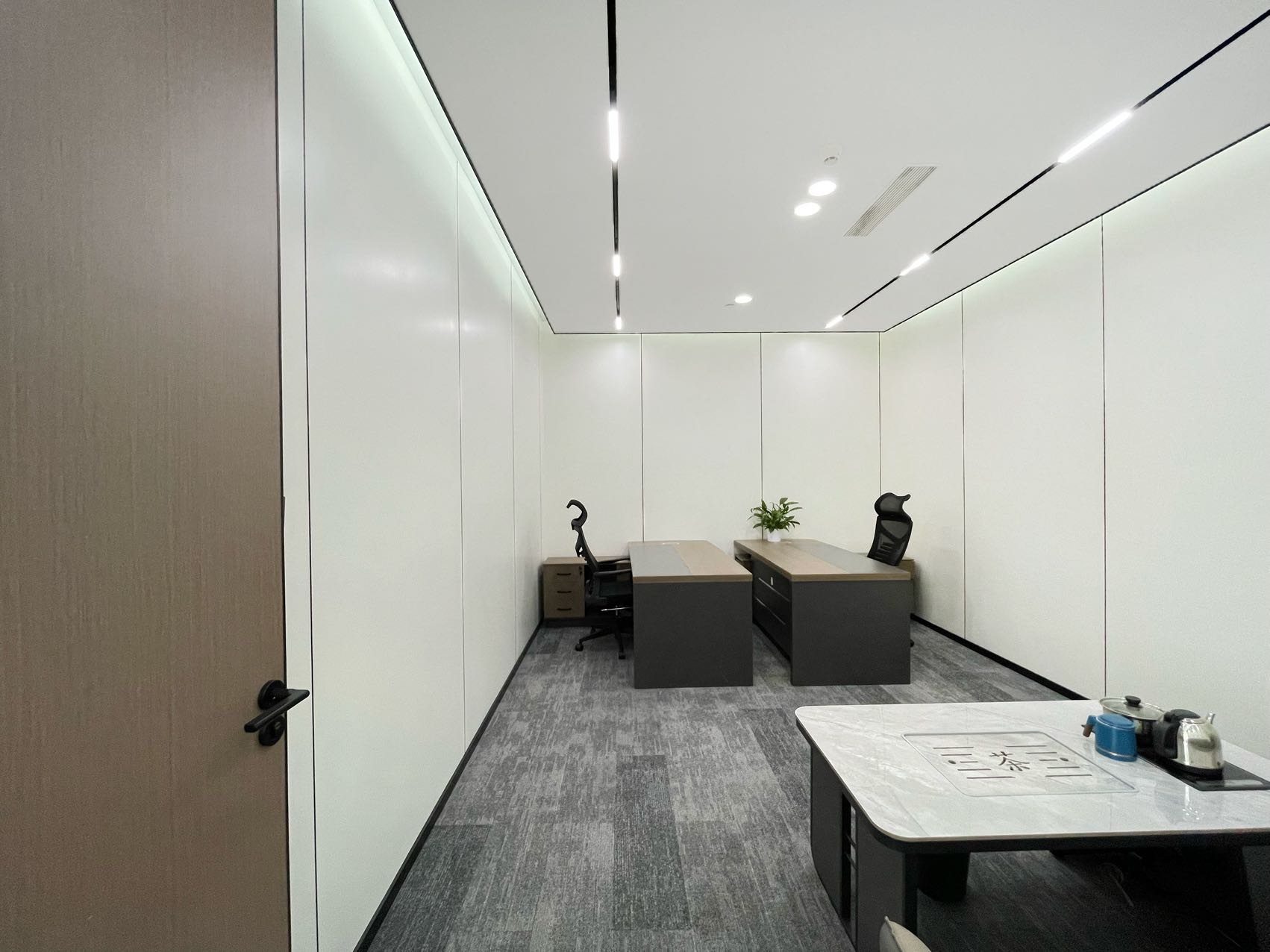 世纪城地铁口甲级楼盘 340平 6隔间26工位带茶水间 双面采光 高区视野巴适 东南朝向 东方希望天祥办公室出租