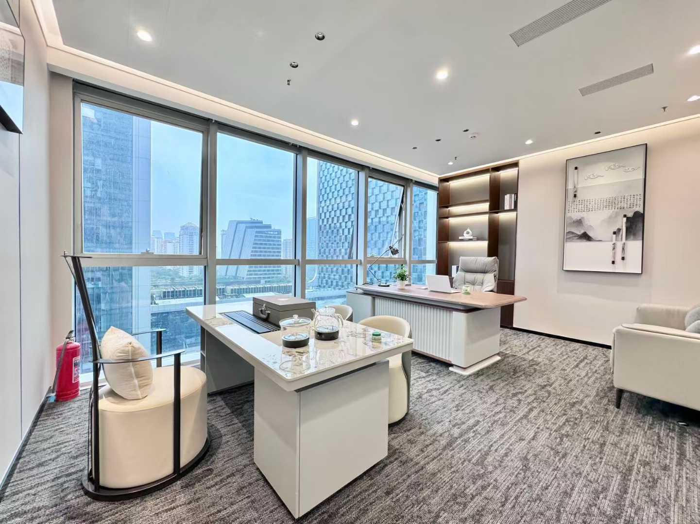 1号线高新地铁三四百米 4隔间30工位 精装带家具 轻奢风 全落地窗玻璃 中航城市广场办公室出租