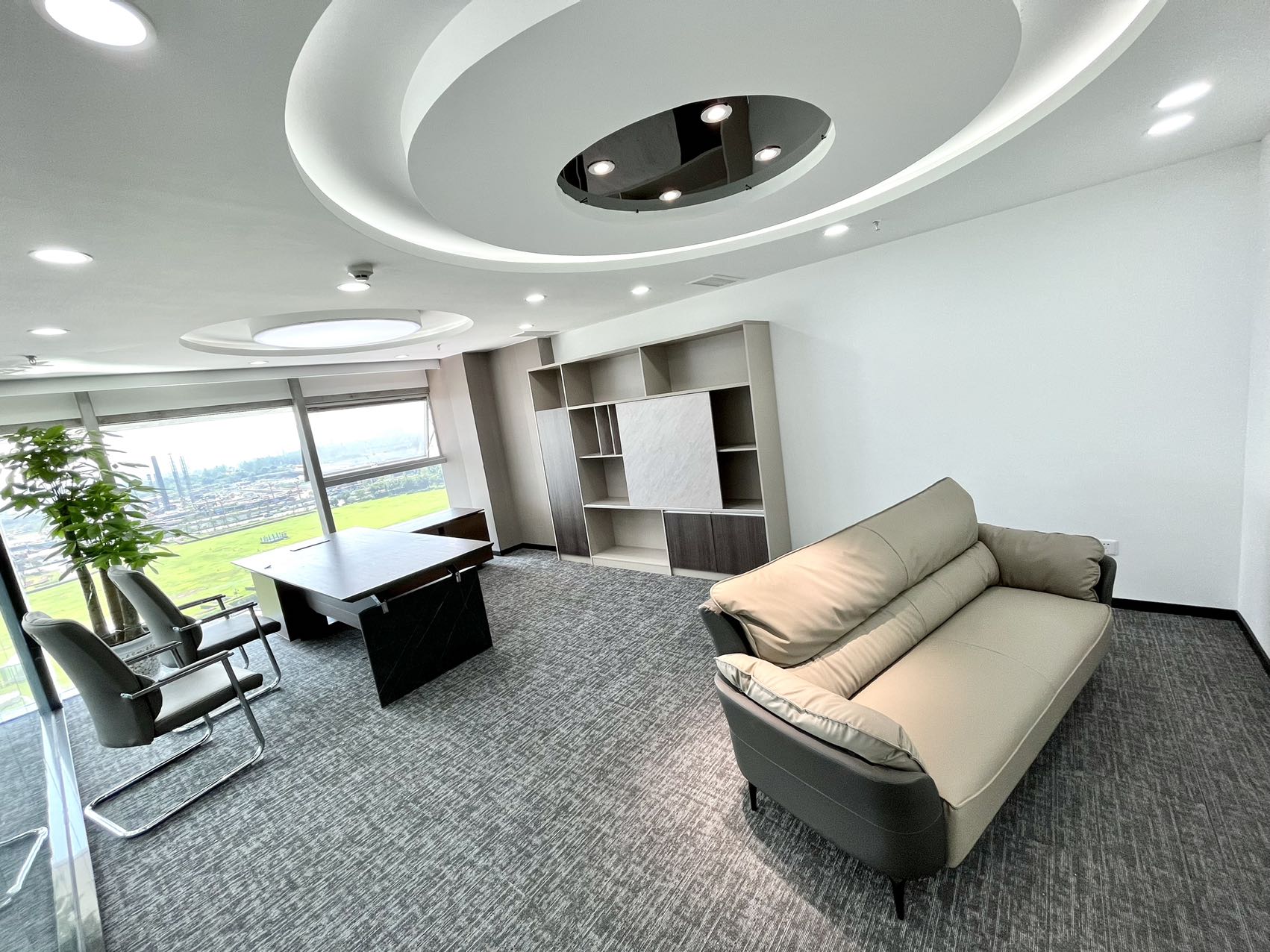 环球中心东区跃层 单层290平 6隔间58工位 利用率高 新装修 户型方正 精装带家具