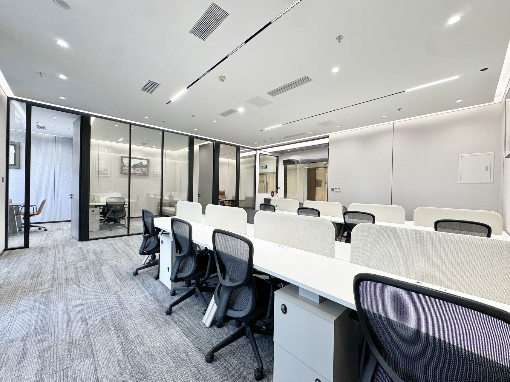 世纪城地铁口甲级楼宇 4隔间20工位 正对电梯口 商务办公接待都可以 东方希望天祥办公室出租