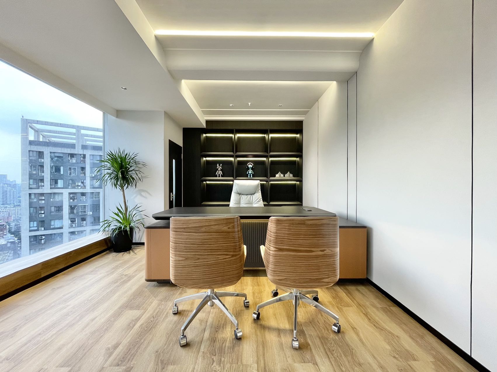 市中心锦江宾馆按套出租 7隔间32工位带休息接待区 正对电梯口 装修风格新颖 上普财富中心办公室出租