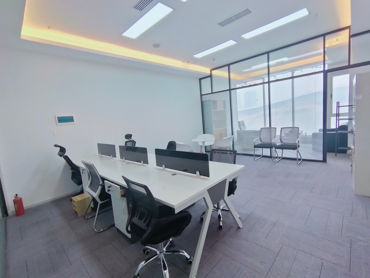 创业首选 含物业 高新区新世纪环球中心 精装小面积办公室 户型方正 采光好