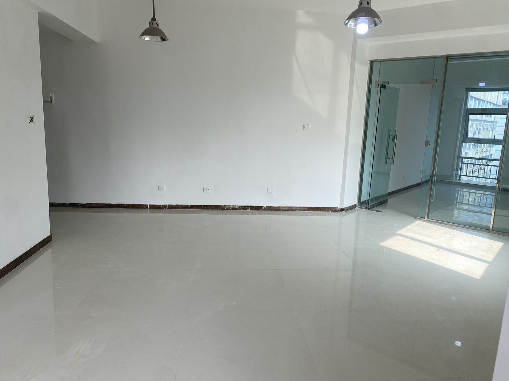 市中心4号线太升南路地铁几百米 个人房东直租 77平小面积 家具可配 带独立厕所 锦天国际办公室出租