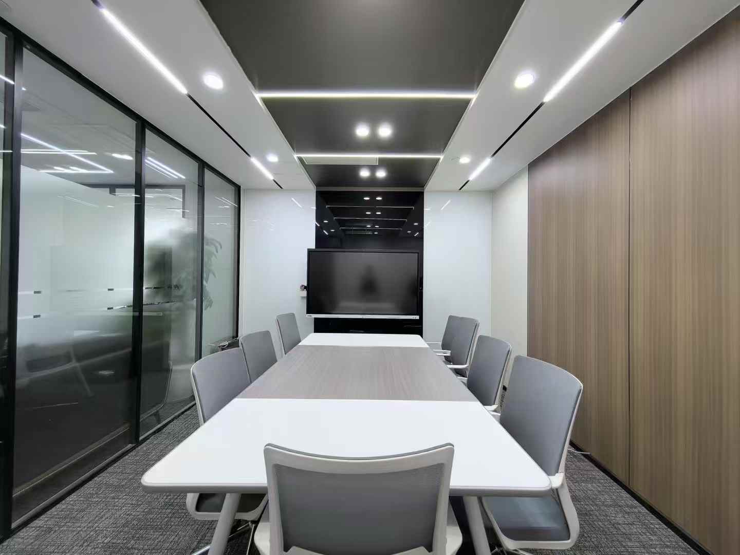 金融城看交子之环户型 316平 4隔间28工位 视野绝佳 双面采光 近地铁 老板间视野安逸 东方希望中心办公室出租