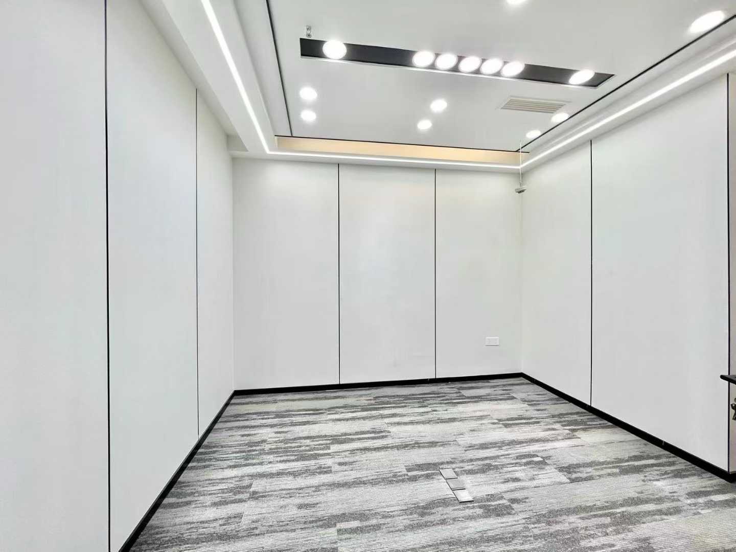 天府三街地铁口 按套出租 5隔间30工位 双面采光 超大老板间 朝南 24小时空调 新希望国际A座办公室出租