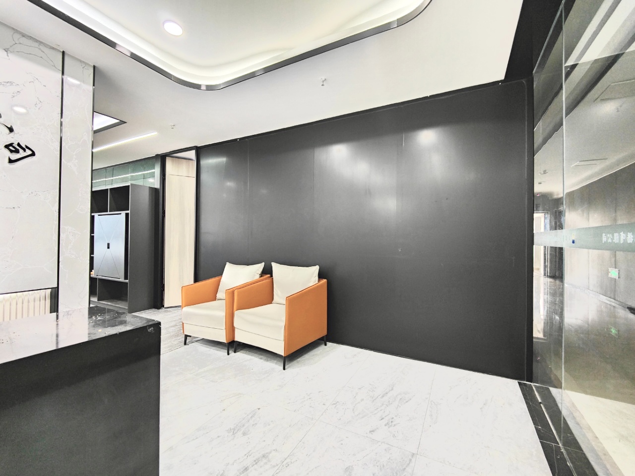 5号线骑龙地铁几百米 高区落地窗 视野巴适 按套出租3隔间18工位 带家具 24小时空调 美行中心办公室出租