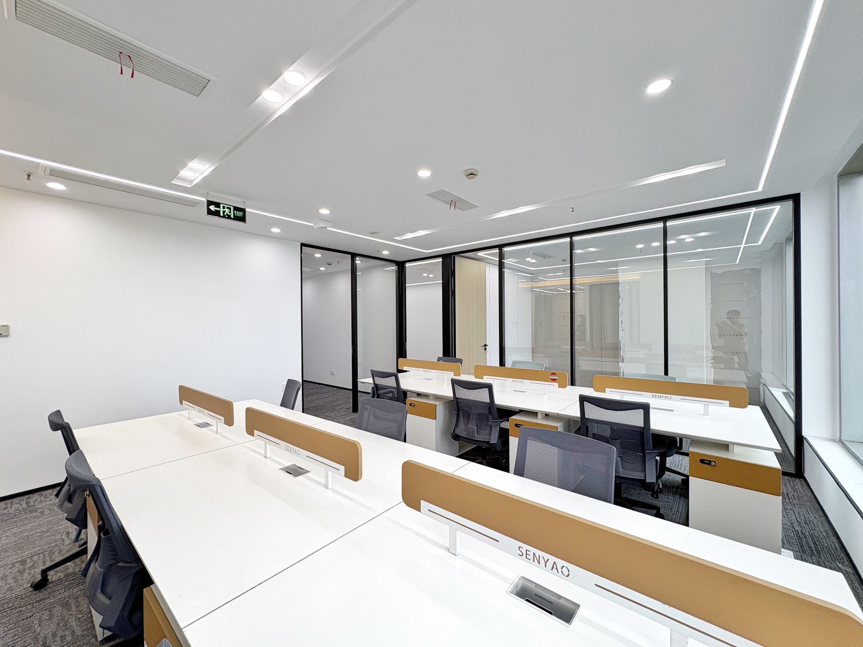 春熙路/东门大桥地铁几百米 139平方 3隔间16工位 高区采光巴适 市中心喜年广场办公室出租