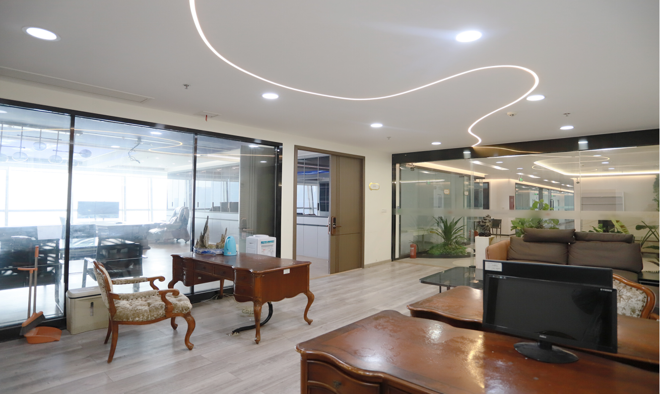 环球中心地铁口区位 建筑面积1949平大面积 17隔间工位150-200+ 层高高 24小时空调 高区视野巴适  环球中心办公室出租