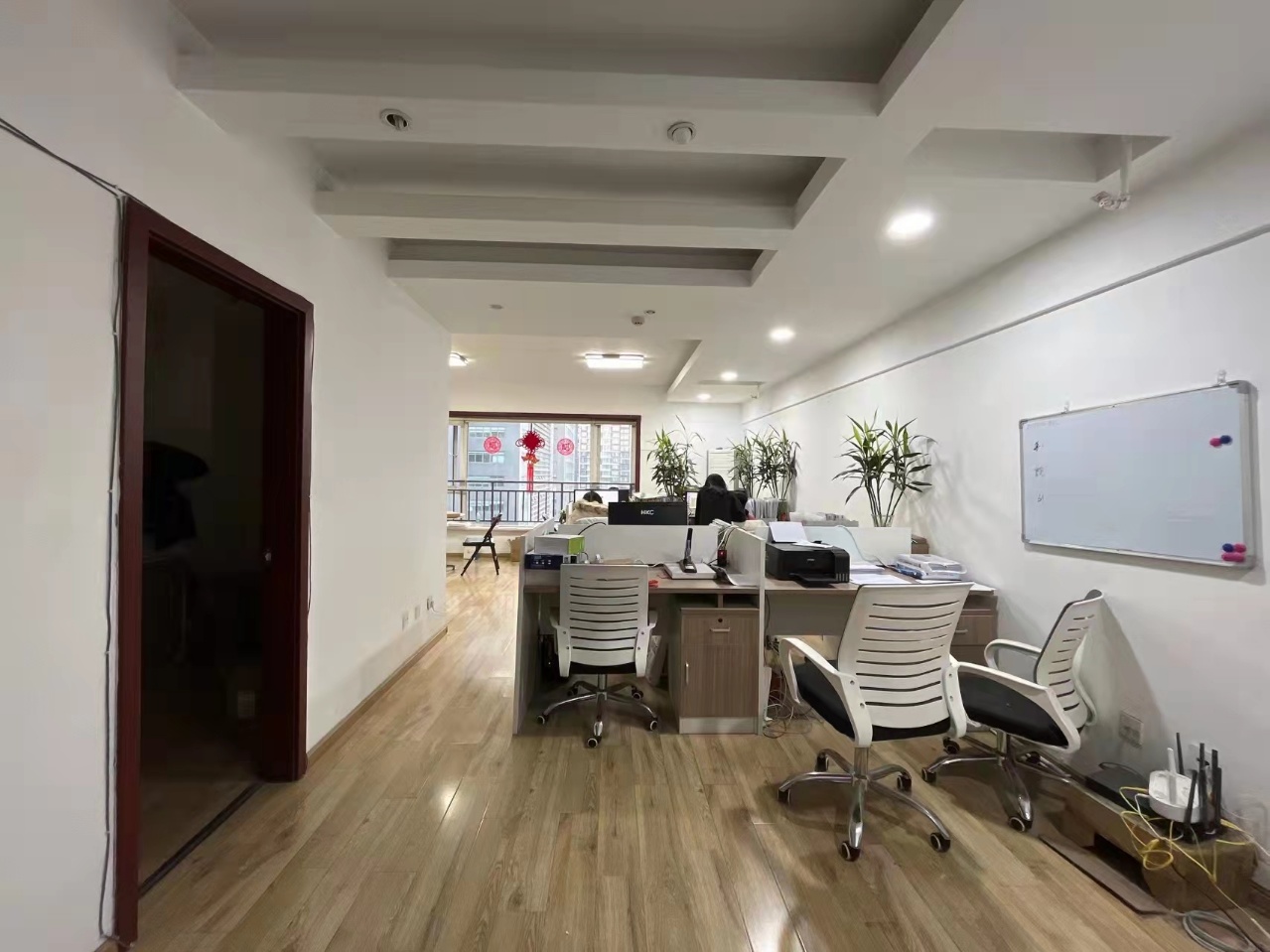 创业首选 高新区地铁口天府新谷精装63平小面积办公室