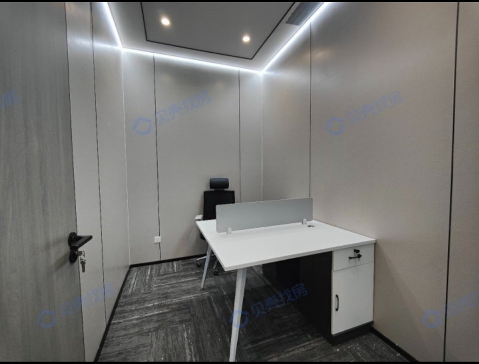 高新区世纪城地铁口小面积户型 3隔间12工位 那套出租 报价含物业费 近电梯 朝南  东方希望天祥办公室出租